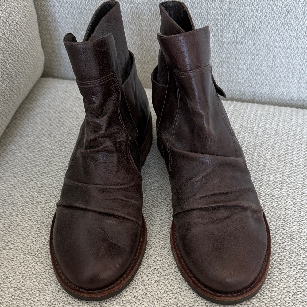 Matisse Women’s Dark Brown Ruched Leather Ankle Boots w/ strap